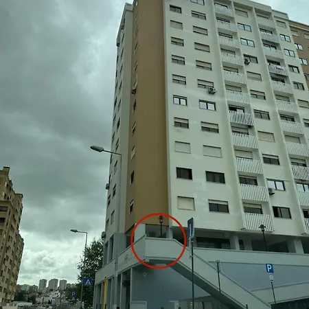 בית הארחה Airport Station 777 ליסבון